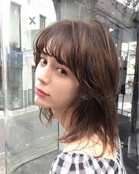 相変わらずレイヤーの入ったヘアスタイルが人気 癖のある髪の毛の癖をうまく生かしてくれたりデザインに幅を持たせたり多種多様 カットは任せてくださ 小顔 ヘアアレンジ セミディ 小顔 ヘア