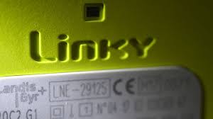 Le compteur communicant linky, qui devrait équiper la totalité des foyers français à l'horizon 2021, suscite les inquiétudes de certains particuliers et même de selon toute vraisemblance, les particuliers qui s'opposent à la pose du compteur devraient donc obtenir gain de cause par la force des choses ! Linky Tensions Pour Un Compteur L Express