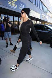 Khloe kardashian is stripping it all the way down! Los Angeles 09 30 2019 Kardashian Casual Outfit Khloe Kardashian Style Khloe Kardashian Outfits