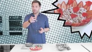 Une belle recette trouvée dans le livre « christophe michalak trop facile «. Cheesecake Minute Aux Fraises Par Christophe Michalak Youtube