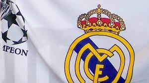 Muy nobile, muy leal, benemerita, invicta, heroica, buena (sehr edle, sehr treue, verdienstvolle, unbesiegte, heldenhafte, gute) Real Madrid Entfernt Kreuz Aus Wappen