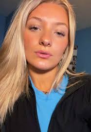 Kristy Maloney's Instagram, Twitter & Facebook