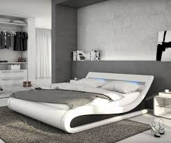 Dieser led beleuchtung kann damit leicht ihren fernseher, ihre schränke, küchen, ihr bett oder andere orte schmücken. Bett Belana Weiss Schwarz 140x200 Cm Mit Led Beleuchtung Polsterbett Moderne Einrichtungsideen Gunstig Bei Mobel Modern