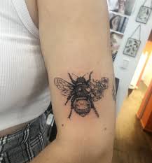 Ashleigh On Twitter New Tattoo Bees Are A Symbol Of Wealth Good Luck And Prosperity And Are Meant To Represent Continuous Success In Life Also Thanks To My Girlie Honestgianna