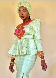 Le gamou approche et les femmes sont à la recherche de magnifiques modèles. Pin By Awacoly On Senegalaise African Fashion Women African Clothing African Attire