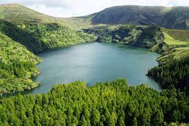 Ilha das flores, qui signifie « île des fleurs » en français) est une île des açores, un archipel du portugal. Le Paradis Perdu De L Ile Aux Fleurs Des Acores Au Portugal