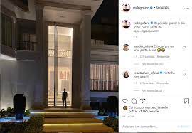 Rodrigo Faro Posa Na Frente De Sua Mansao E Impressiona Web Que Porta E Essa Marcia Piovesan