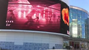 The popular casablanca retail and lifestyle destination, coveres 5,000 square meter of floor space and houses such signature attractions as the only ice rink in town and elevated train. Morocco Mall Ecran Led Screen By Lumex Youtube