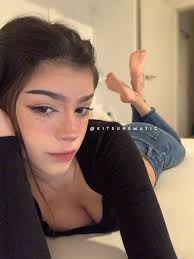 Lovely soles mesmerizing foot worship from brunettes - SpankBang