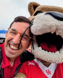 Congratulations to Avani Dave of #UHMedicine