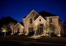 Low Voltage Ground Lighting Makes Your House So Pretty House Outdoor Lighting House Styles