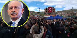 Ev emekçilerinin yaşadığı dramı ve taleplerini dinleyen chp lideri kılıçdaroğlu, çözüm önerilerini anlattı. Kemal Kilicdaroglu Katildigi Sehit Cenazesinde Saldiriya Ugradi