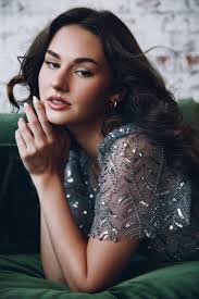 Mackenzie B. Height 5'9 Bust 32 Waist 25 Hips 35