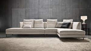 Sofa sehr bequemes und praktisches möbelstück die notwendigkeit ihn im haushalt in gebrauch. Minotti Nuchterne Eleganz Aus Italien