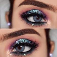 The Halo Eye Makeup Trend Is Taking Over Social Media Thefashionspot Halo Eye Makeup Blue Eye Makeup Eye Makeup