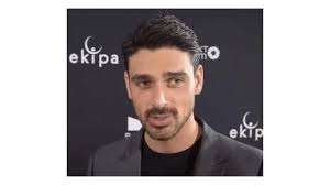 The star of the movie, michele morrone was seen shirtless on set before stripping totally down for click through the gallery to see all the hot photos of michele morrone on the set of the netflix movie… Xbs9w4cqrihuym