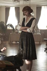 I had this wonderful idea that i was gonna get fantastic at chess and it was going to be my superpower forever, but the reality was i. Pin By Jennie Stoltz On Vestuarios De Series Pelis Fashion Queen Outfit Fashion Inspo Outfits