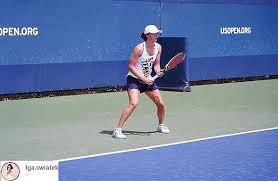 She's 19 years old and didn't lose a set in the tournament and never lost more than five games in each match. Mama Igi Swiatek Przerwala Milczenie Opowiedziala O Sukcesie Corki I Presji Sportu Byla Pozbawiona Zycia Towarzyskiego