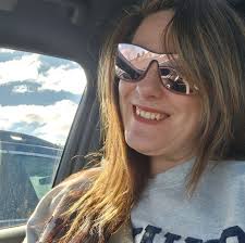 This is wild. A long line of storms from Arkansas to Indiana means  airplanes have to fly around them. This image shows all the planes around  9pm tonight and the paths they