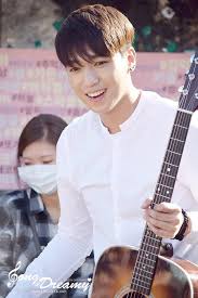 He opened a 'v live' session and greeted fans with a shaved head. Is That Kookie No Wait Is Yonghwa From Cnblue Ah It S Sungjin From Day6 Xd K Pop Amino