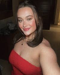 Mara Maxwell's Instagram, Twitter & Facebook