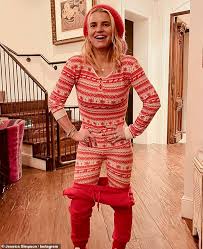Welcome to the world of jessica simpson. Jessica Simpson Sports Matching Christmas Pajamas With Maxwell S Daughter Netral News