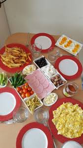 فطور الصباح على الطريقة التركية افكار تزيين الأطباق Food Food Drink Photography Food And Drink