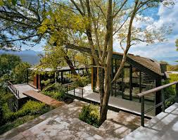 Terreno, 360 m construcción 3 recámaras con baño, la principal y una secundaria con vestidor, la otra. Casa En El Bosque Parque Humano Archdaily Mexico