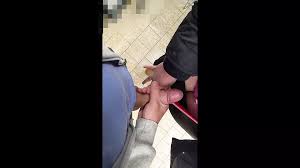 ชักว่าวในที่สาธารณะเสี่ยงภัยในซุปเปอร์มาร์เก็ตและยิงน้ําเงี่ยนในกางเกงใน