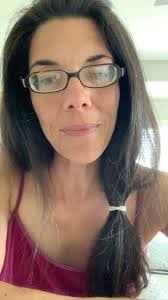 Leigh Graf's Instagram, Twitter & Facebook