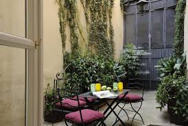 Casahoward Florence Courtyard Florence Guest House Outdoor Decor