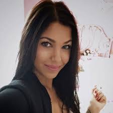 Julia Cano's Instagram, Twitter & Facebook