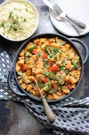 A Quick Easy And Tasty 1 Pot Vegetable Tagine Recipe It S Full Of Nutritious Veggies And Sweetness From The Apricot In 2020 Tagine Recipes Tagine Moroccan Vegetables