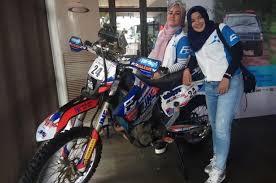 11 cara mengendarai motor trail yang benar bagi pemula olahragapedia com : Salut Duet Wanita Cantik Menjelajah Jalanan Sejauh 2 200 Kilometer Naik Motor Trail Motorplus Online Com
