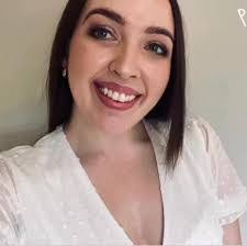 Laura Downs's Instagram, Twitter & Facebook