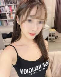 Taiwanese billionaire, 62, spends S$4.8m to woo model, 28; sues her after  she distances herself by saying she's