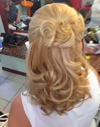 Let me know in the comments below! 15 Beautiful Hairstyles For Mother Of The Bride 2021