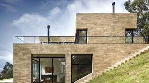 Steep slopes are a daunting place to garden, but it is important to install some form of landscaping to prevent the slope landscaping ideas. Steep Slope Houses This Is Real Vivid Example From Colombia Youtube