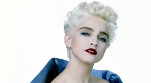 Scritta da madonna e stephen bray, true blue è la canzone che da il titolo al terzo album della cantante, tutt'oggi il più venduto con più di 20 milioni. True Blue Madonna S Tribute To Sean Penn Climbs To No 1 In 1986 Pop Expresso