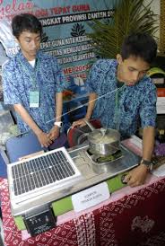 Mulai sekarang, mari manfaatkan menjadi kompor tenaga surya. Kompor Tenaga Surya Antara Foto