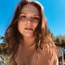 Abbey Pomeroy (@abbeypoms)