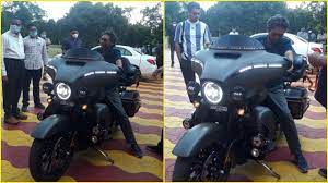 #cji #trollsontweeter story by ar news india anchor ahmad salman cji on a bike trolles on tweeter people raising questions where is your mask, helmet and. Like Ghost Rider Dispensing Justice Cji Bobde Tries Out Harley Davidson Limited Edition Twitter Can T Keep Calm
