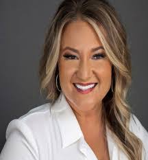 Sarah Hamel's Instagram, Twitter & Facebook