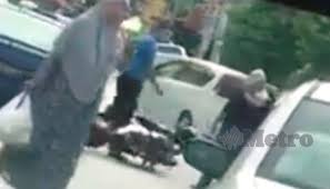 Walaupun terdapat beberapa jawatan, orang yang mempunyai rekod jenayah tidak mempunyai hak untuk memegang. Polis Buru Penunggang Motosikal Tampar Pemandu Kereta Wanita Salaam