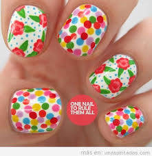 Si te gustan las uñas con flores llegaste al lugar correcto. Unas Decoradas Con Lunares Mas De 35 Disenos Sencillos Y Llenos De Color Unas Pintadas