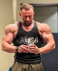 Bodybuilders News Vito Mele master...