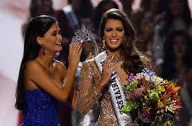 Zozibini tunzi was the first black woman from south africa to win the miss universe crown, she won the title on december 8, 2019. La Francesa Iris Mittenaere Ganadora De Miss Universo 2016