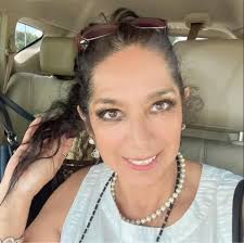 🥹🇺🇸 "Yo ayudé a Robert Downey Jr. a conseguir su papel para Iron Man 1.  Su esposa vino conmigo y me dijo: 'Robert de verdad quiere ese papel,  ayúdalo, por favor'. Y