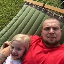 In my before picture some of you might say I didn't look super unhealthy,  but I was a mess. Back then I was 🚬 Smoking 3 packs of cigarettes a day.  🍻Knocking