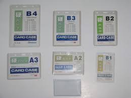 Size tersebut adalah untuk cardcase atau plastik tempat kartu atau kertas id. Ukuran Name Tag Kalung